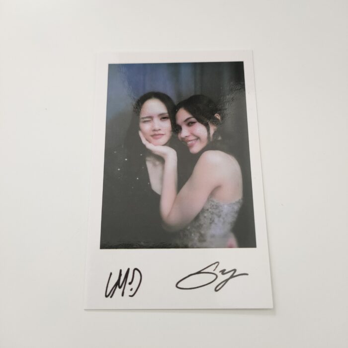 LOOKMHEESONYA Polaroid Officiel The R