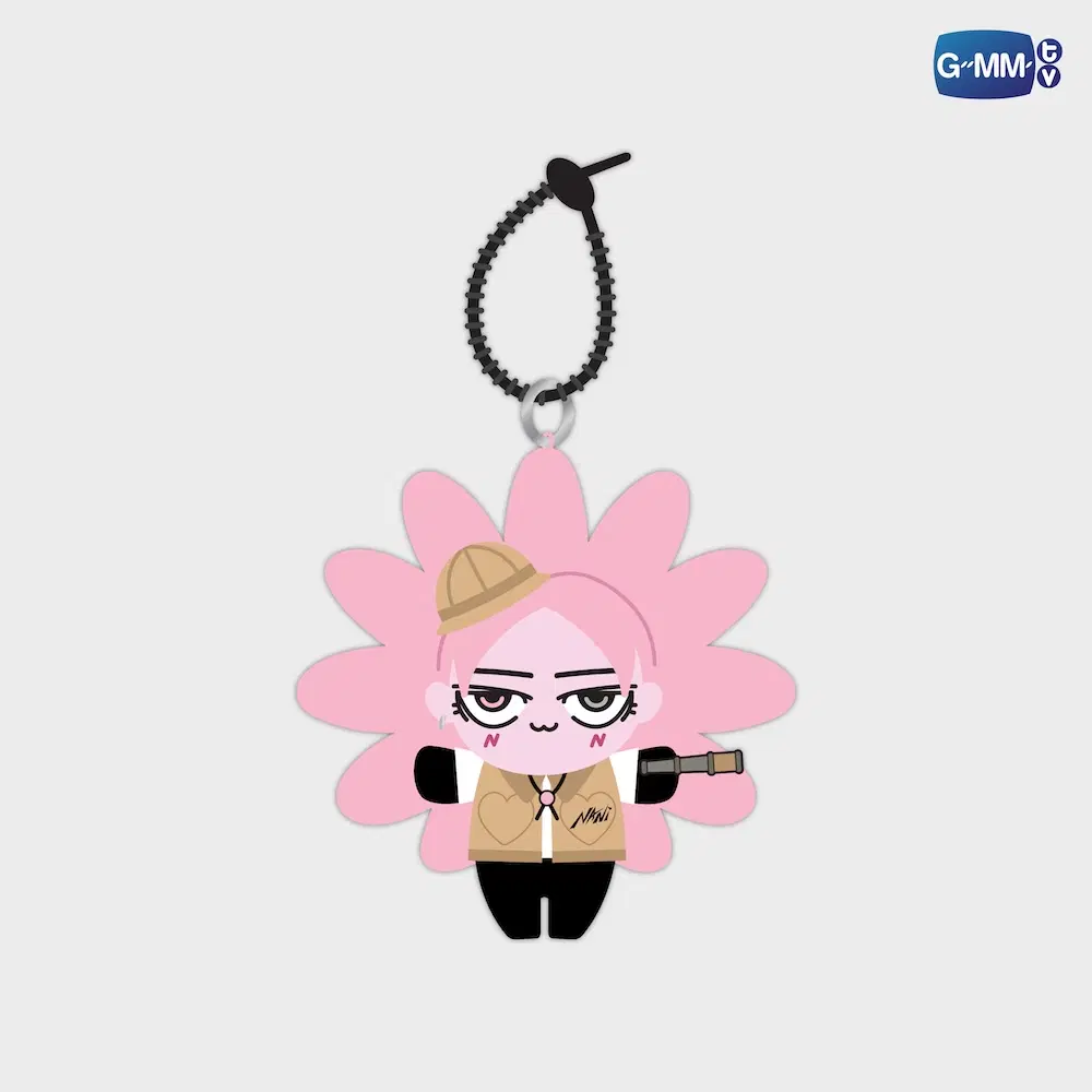 Nani Hirunkit – Porte-clés peluche magnétique NEONA LITTLE SCOUT